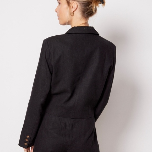 Evereve Janice Cropped Blazer - Picture 5 of 5